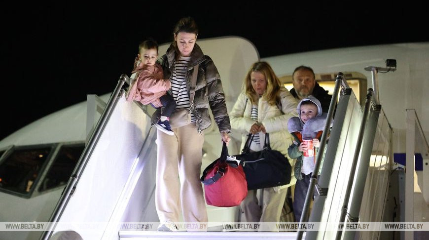 Спецрейс "Белавиа" с эвакуируемыми из Израиля гражданами Беларуси прибыл в Минск