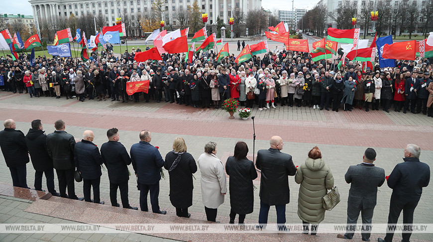 Около тысячи человек стали участниками митинга у памятника Ленину в Могилеве