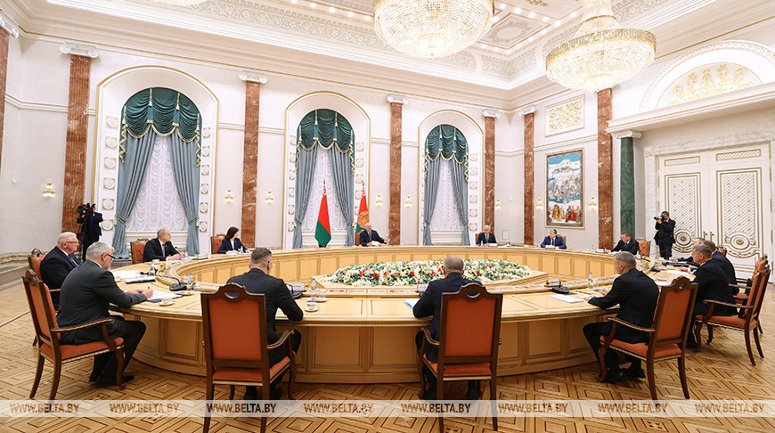 Лукашенко встретился с руководителями политических партий