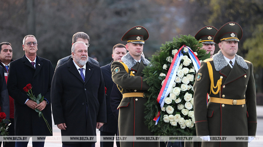 Премьер-министр Кубы возложил венок к монументу Победы в Минске