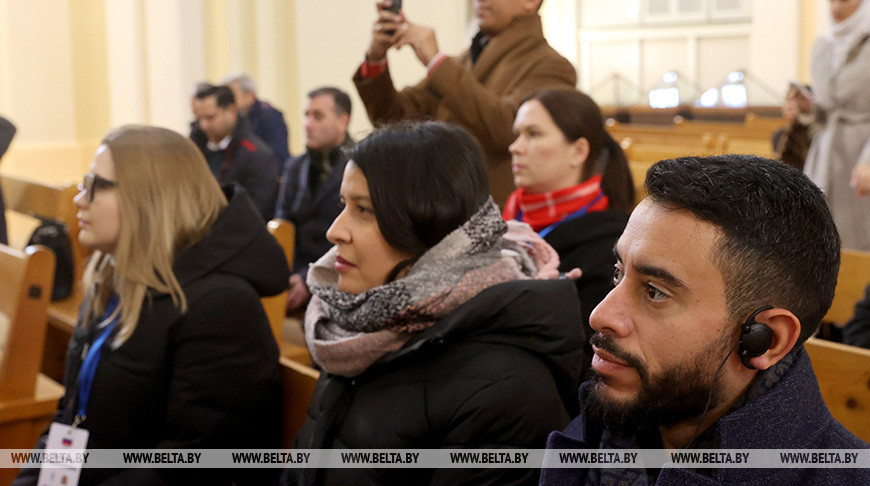 Иностранная делегация посетила Софийский собор в Полоцке