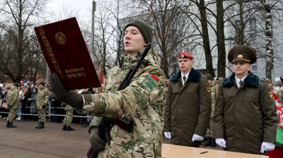 Военнослужащие нового пополнения внутренних войск МВД приняли присягу