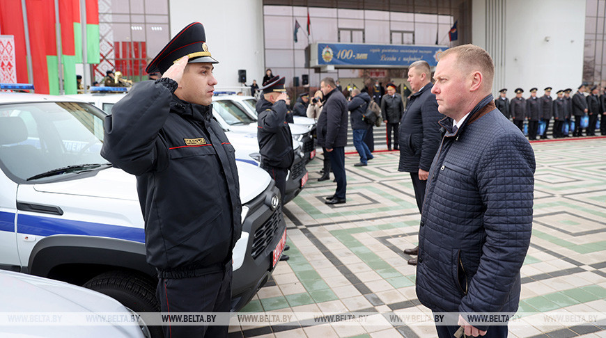 Ключи от 26 новых служебных автомобилей получили правоохранители Минской области