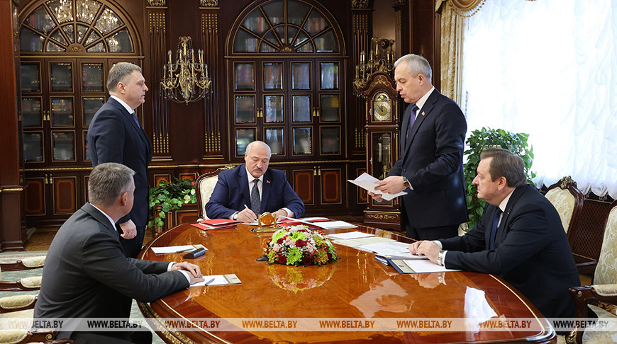 Лукашенко назначил послов в Китай, Зимбабве, ЮАР, Сербию и Индонезию