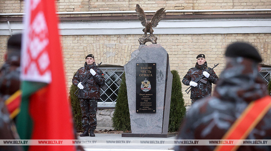 Памятный знак в честь 35-летия образования ОМОН в Беларуси открыли в Гродно