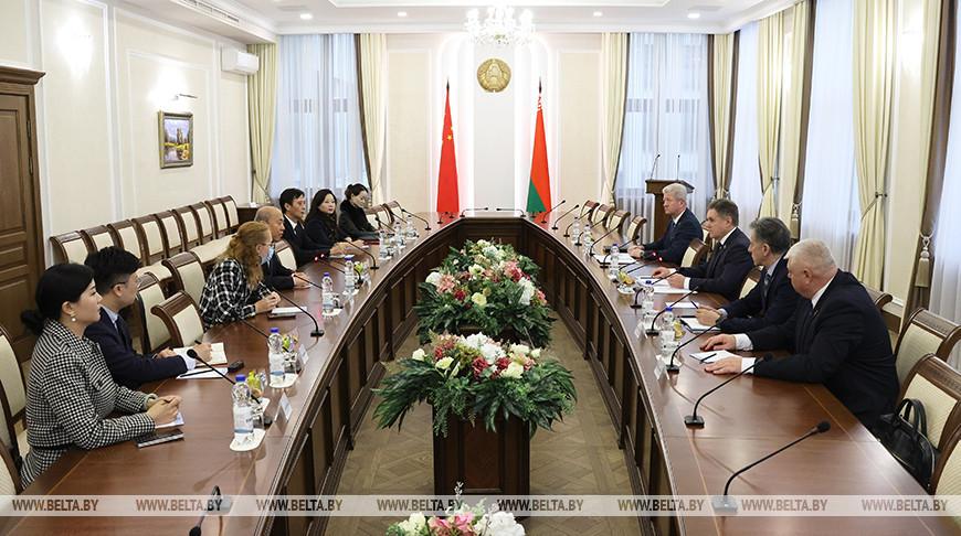 Петришенко провел встречу с послом КНР в Беларуси