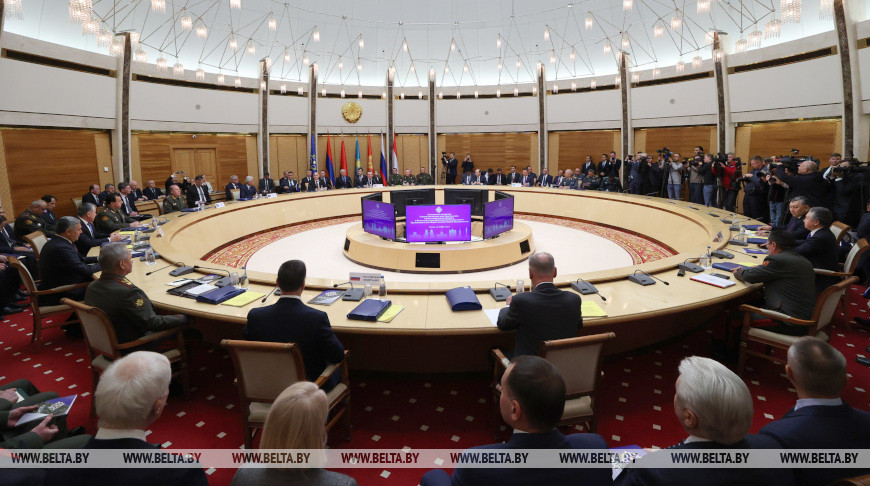В Минске прошло совместное заседание министров обороны, иностранных дел и секретарей совбезов стран ОДКБ