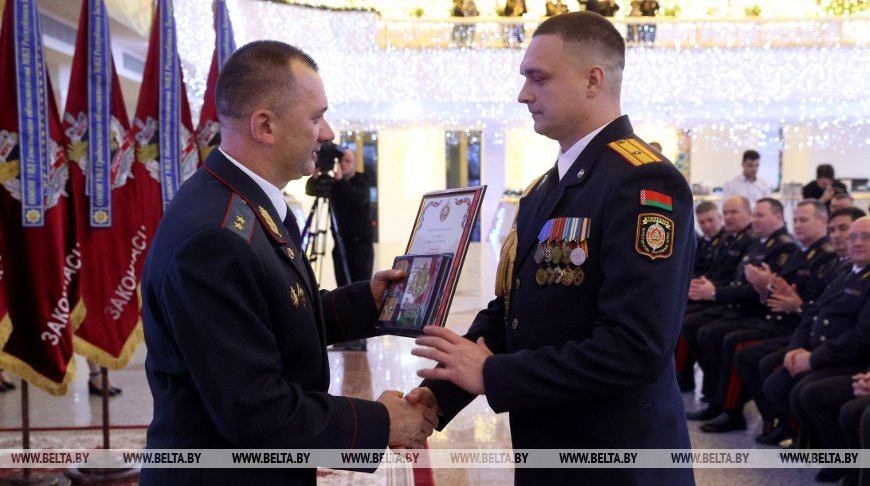 В Минске состоялось торжественное собрание к 35-летию со Дня образования отрядов милиции особого назначения