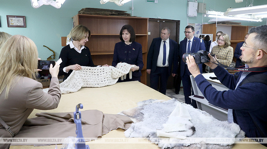 Кочанова посетила дизайн-центр меховых изделий "Белкоопвнешторг Белкоопсоюза"