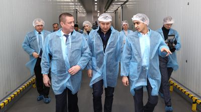 Заяц посетил молочное производство в Узбекистане