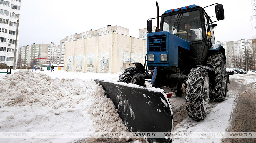 Более 300 машин снега в сутки плавят на снегоплавильном пункте в Минске