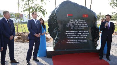 Головченко принял участие в церемонии закладки Аллеи белорусско-вьетнамской дружбы