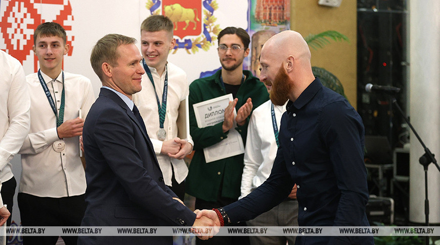 Футболистам "Немана" вручили серебряные медали чемпионата Беларуси