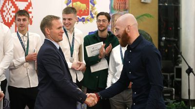 Футболистам "Немана" вручили серебряные медали чемпионата Беларуси