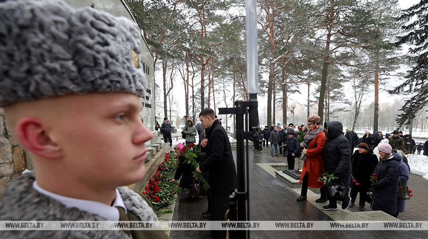 Память жертв геноцида почтили в мемориальном комплексе "Масюковщина" в Минске