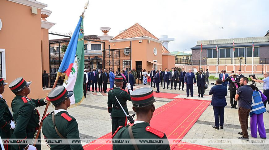 Церемония официальной встречи Александра Лукашенко прошла во Дворце народа в Малабо