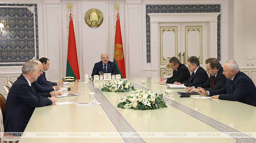 Лукашенко поставил задачи по итогам зарубежных визитов