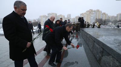 Руководители органов безопасности стран СНГ возложили цветы к стеле "Минск - город-герой"