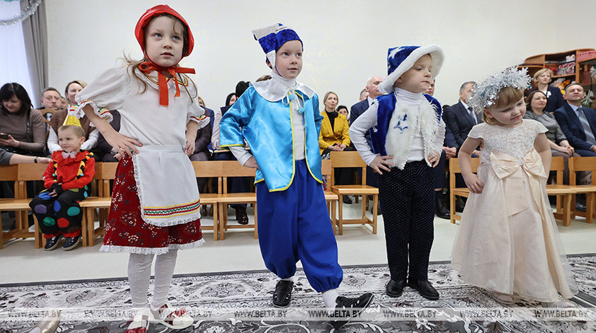 Руководство города поздравило с новогодними праздниками воспитанников детского дома в Витебске