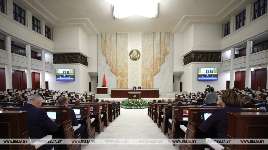 Заседание десятой сессии Палаты представителей Национального собрания
