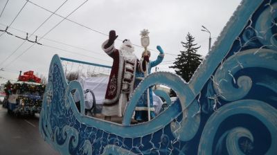 "За рулем Дед Мороз": новогодний автопарад проехал по улицам Могилева