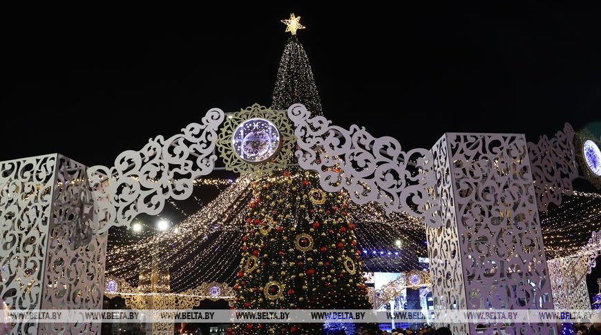 У Дворца спорта торжественно открылась "Рождественская ярмарка чудес"