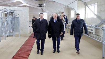 Турчин посетил новый МТК "Русаки" в Копыльском районе