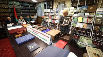 Фонды Президентской библиотеки Беларуси пополнили издания из личной коллекции главы государства
