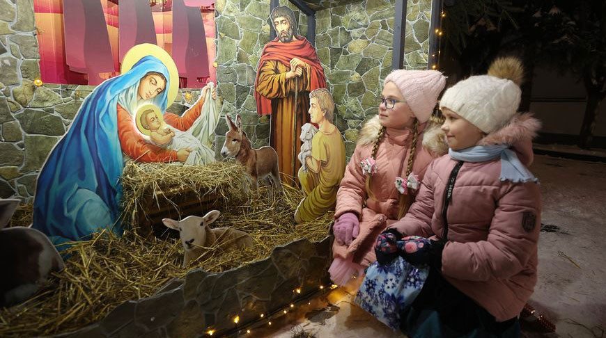 Православные верующие сегодня отмечают 
великий праздник - Рождество Христово