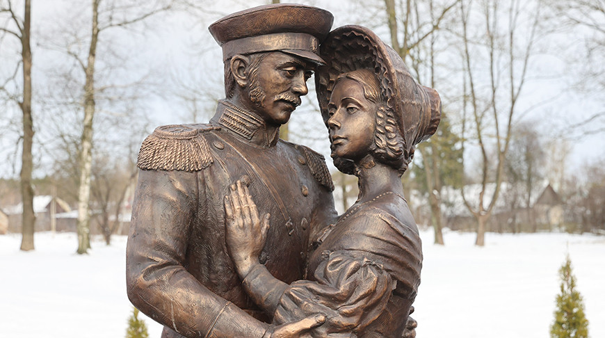 История любви в бронзе: в Богушевске открыли посвященную семейной верности скульптуру