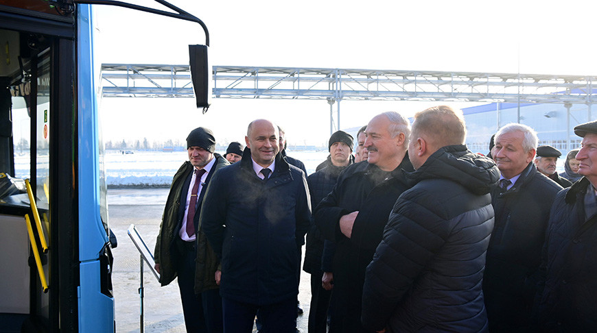 Лукашенко поручил правительству во что бы то ни стало удовлетворить спрос населения на отечественные авто