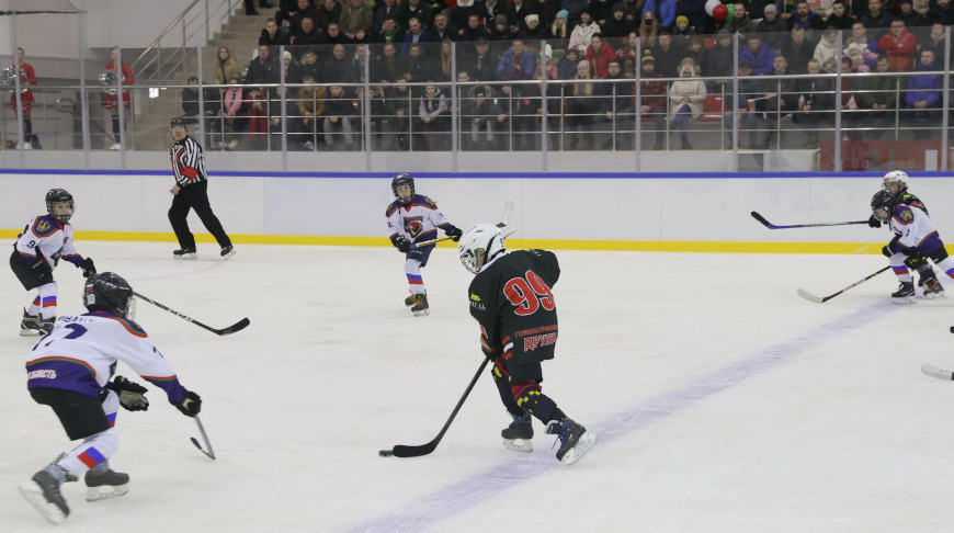 Юные хоккеисты Гомельской и Брянской областей встретились на товарищеском матче в Светлогорске
