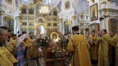 Верующие Минска поклонились ковчегу с частицей Пояса Пресвятой Богородицы 