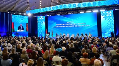 Лукашенко провел встречу с активом Белорусского союза женщин