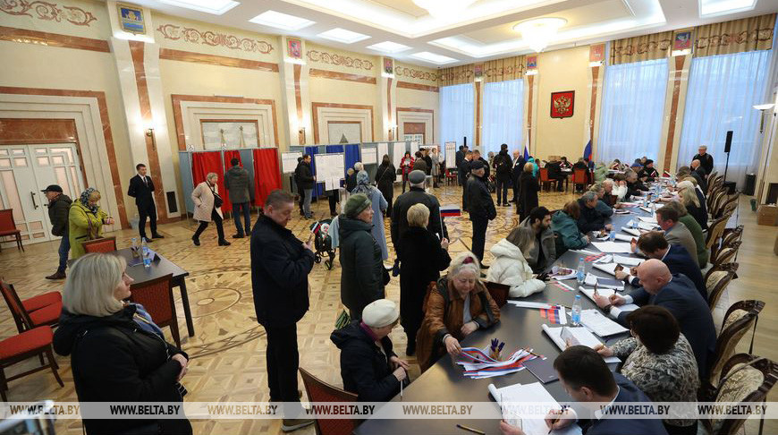 В Беларуси работают участки для голосования на выборах президента России