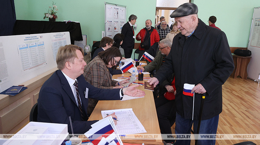 В Гродно работает участок для голосования на выборах президента РФ