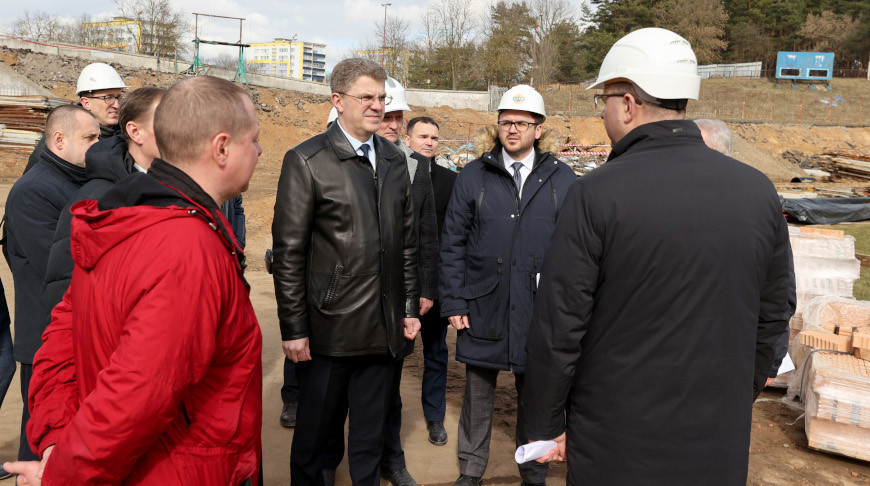 Кухарев посетил реконструируемый стадион "Трактор"
