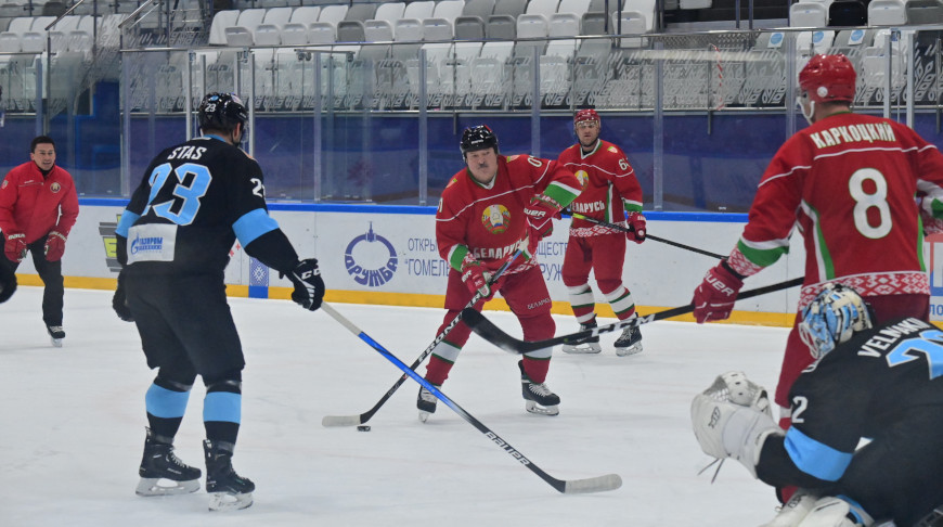 Лукашенко провел хоккейную тренировку вместе с клубом "Динамо-Минск"