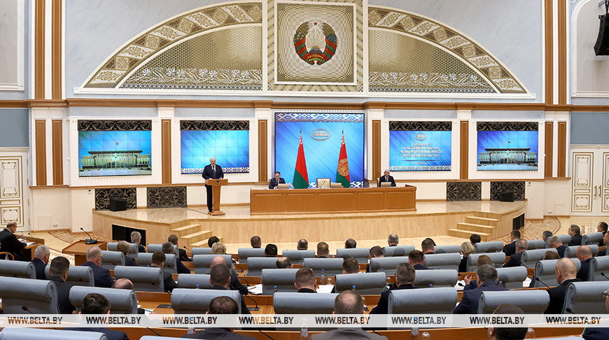 Лукашенко собрал большое совещание по промышленности  