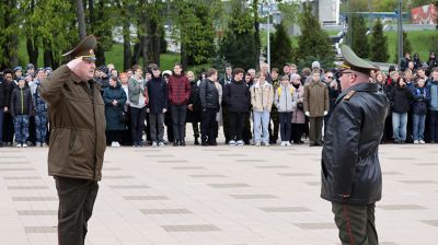 "Укрепить характер и обрести мужество". Более 150 молодых минчан отправились в Вооруженные Силы