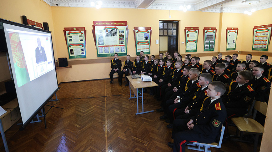 Прямую трансляцию VII ВНС смотрят воспитанники Минского суворовского училища