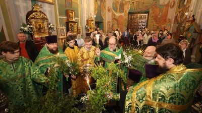 Православные верующие празднуют вербное воскресенье