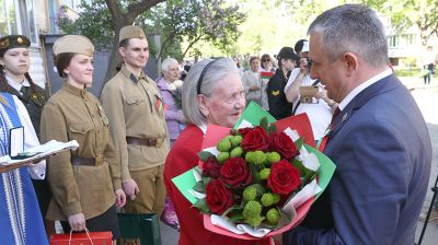 Крупко поздравил ветерана ВОВ Галину Леликову