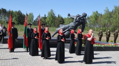 В Чаусском районе открыли памятный знак советским воинам 