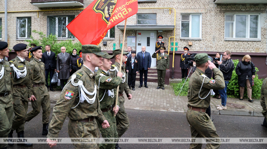 В Могилеве торжественным маршем поздравили ветеранов ВОВ