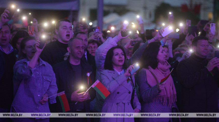 Жители Гродно присоединились к акции "Споем День Победы вместе!"