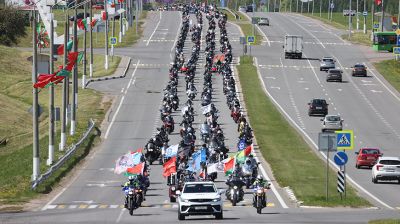 Мотопробег в честь дня госсимволов собрал в Витебске более 300 байкеров 