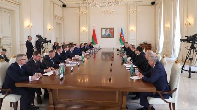 Переговоры Лукашенко и Алиева проходят в расширенном составе