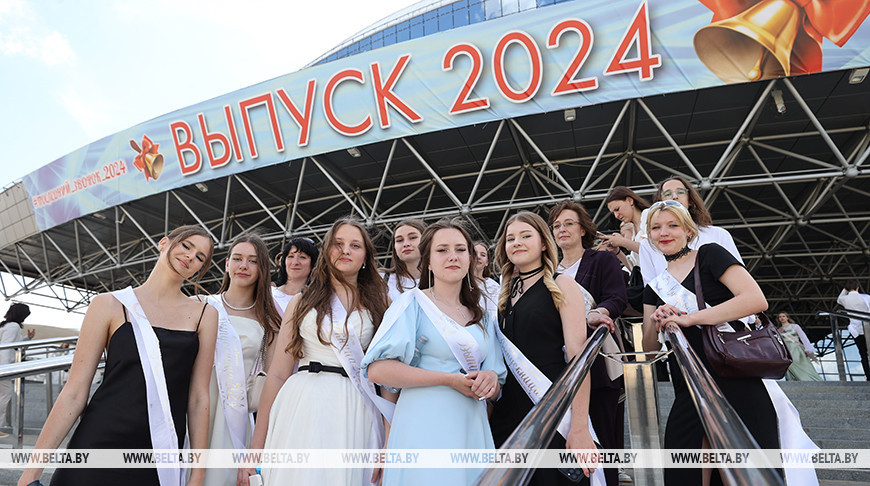 Последний звонок прозвучал для 11,6 тыс. выпускников столичных школ в "Минск-Арене"