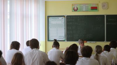 Русский язык пишут 44,2 тыс. абитуриентов, белорусский - 11,5 тыс. В Беларуси проходит второй ЦЭ